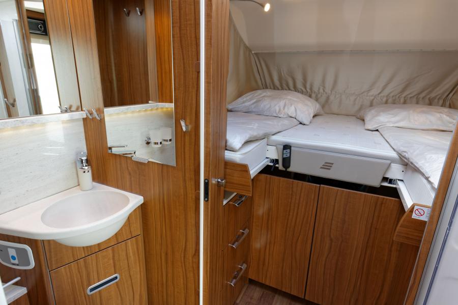 Интерьер Hymer DuoMobil B-DL 534 2016 года  (фото 3 из 7)